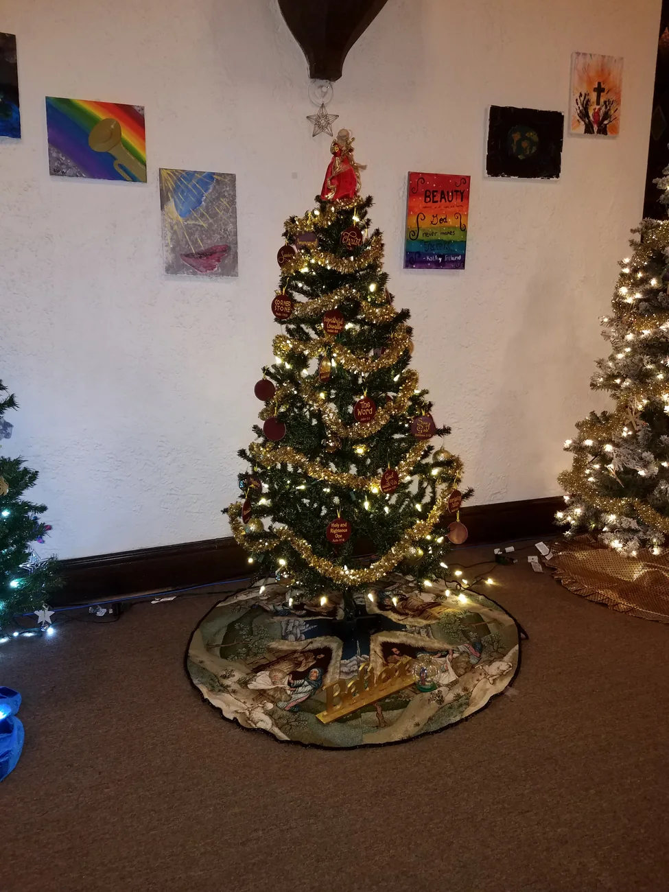Decorated tabletop tree in 2017